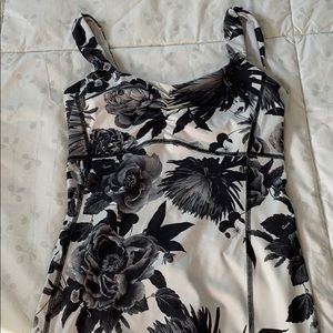 Black and white floral lululemon tank.
